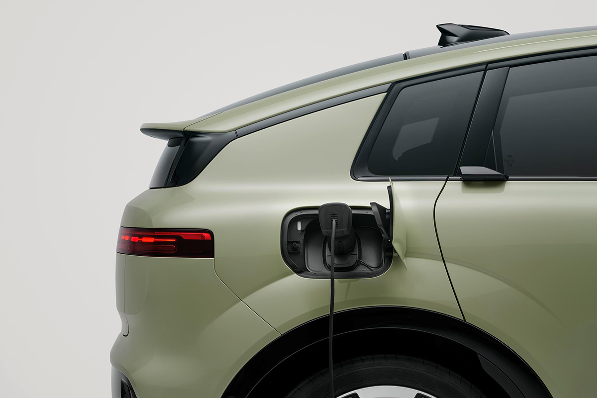 Audi A2 e-tron Laden